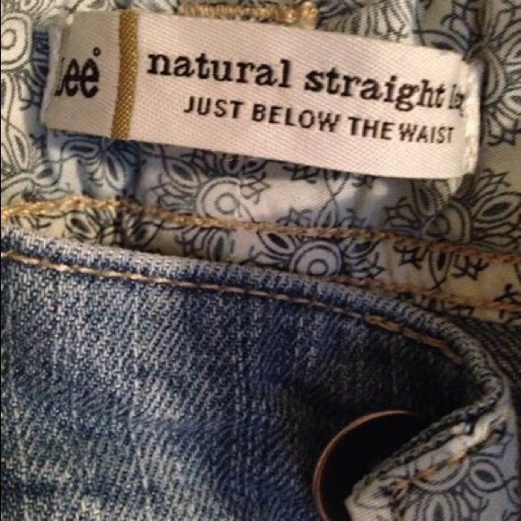 Lee - Picture 3 of 4